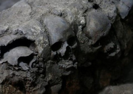 Un autel de sacrifice composé de centaines de crânes d'enfants découvert au Mexique