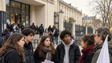 Lycéens et syndicats d'enseignants attendent des "mesures fortes" du gouvernement