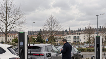 L'objectif des 50 000 commandes de véhicules électriques n'est toujours pas atteint, selon franceinfo