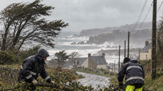 Tempête Austen : vingt-trois départements de l'Ouest et du Nord placés en vigilance orange pour vents violents