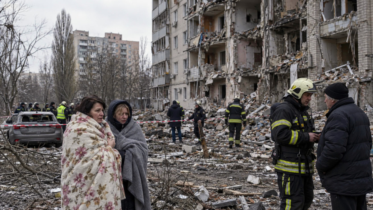 En Ukraine, des frappes russes dans les régions de Kiev et Zaporijjia font au moins dix morts