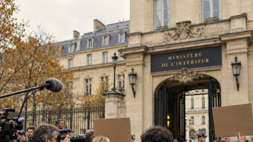 Après les violences du 17 octobre, les appels à la démission du ministre de l'Intérieur se multiplient